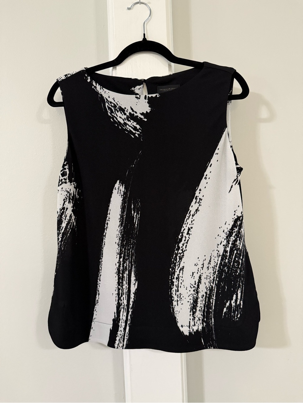 Donna Karan Black and White Abstract Brushstroke Sleeveless Top